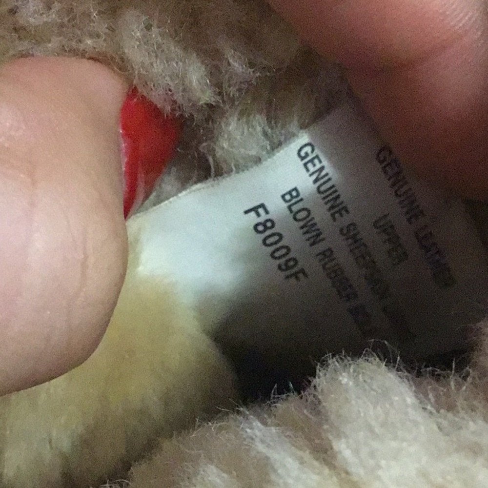 Ugg Bailey button OPEN TO ALL OFFERS - Picture 6 of 7